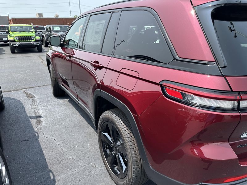 New 2025 Jeep Grand Cherokee Limited 4x4Image 10