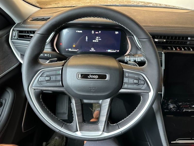 2023 Jeep Grand Cherokee Limited 4x4Image 2