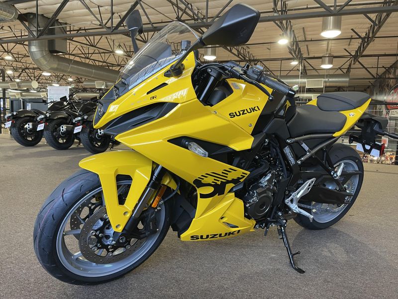 2025 Suzuki GSX-8R Image 4