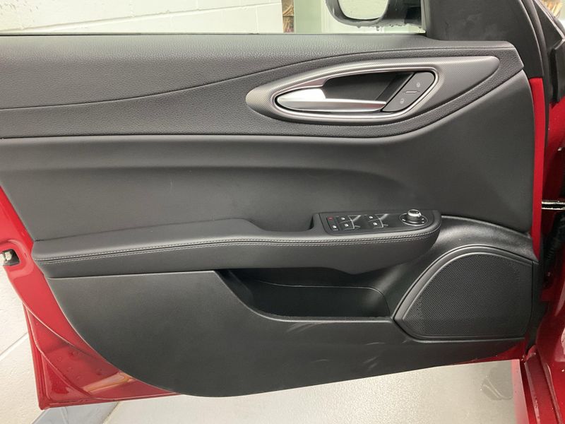 New 2025 Alfa Romeo Giulia AwdImage 16