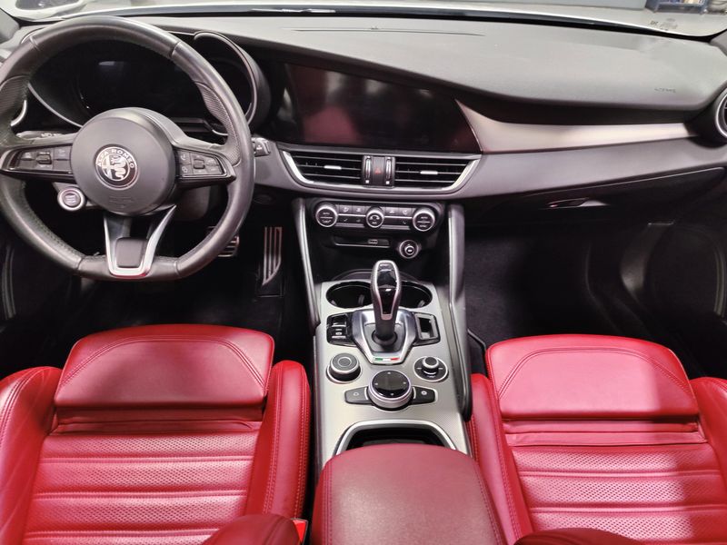 Used 2024 Alfa Romeo Giulia Ti AWD w/Performance Driving PkgImage 15