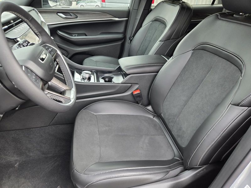 New 2026 Jeep Grand Cherokee L Laredo Altitude 4x4