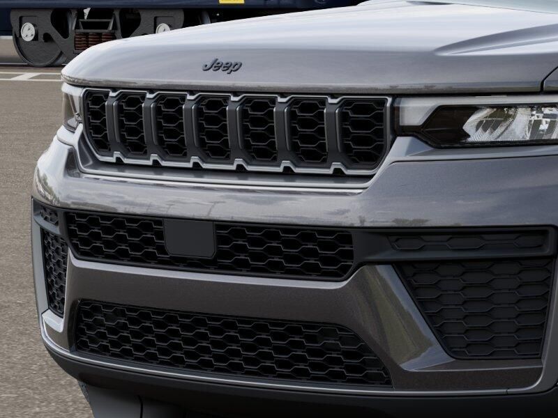 New 2026 Jeep Grand Cherokee Laredo Altitude 4x4