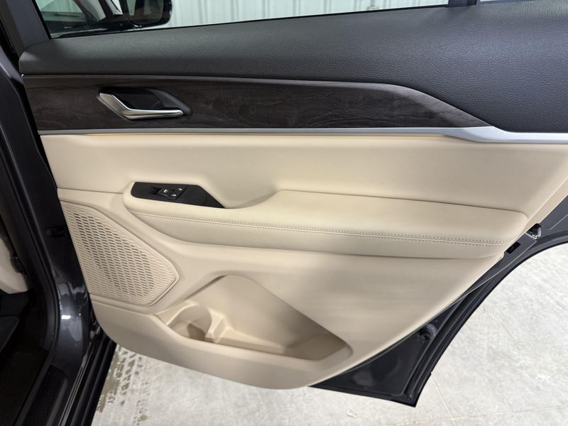 Used 2025 Jeep Grand Cherokee L LimitedImage 9