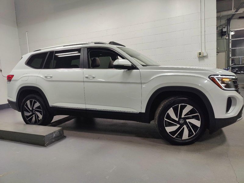 2024 Volkswagen Atlas SEL AWD w/Sunroof & NavImage 4