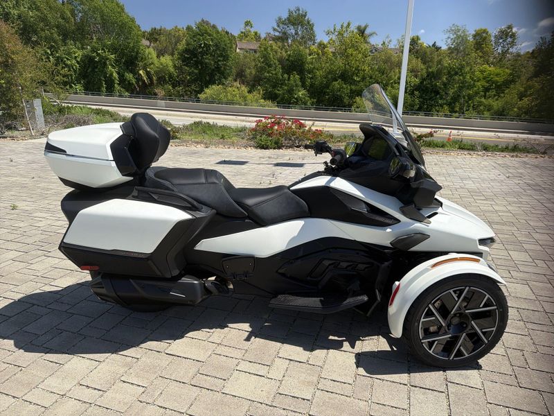 New 2026 Can-Am SPYDER RT SEA-TO-SKY (SE6) Image 18