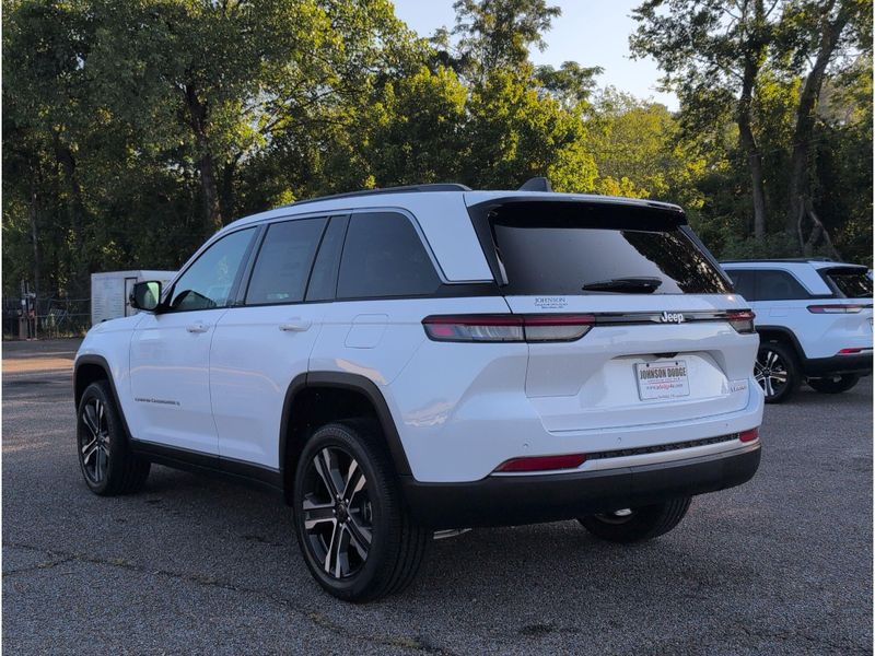 New 2027 Jeep Grand Cherokee LimitedImage 3
