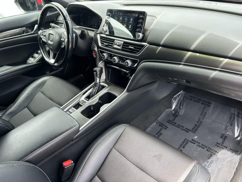 Used 2018 Honda Accord Sedan SportImage 9