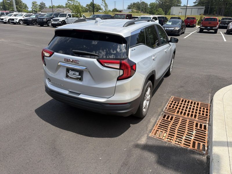 Used 2022 GMC Terrain SLEImage 12