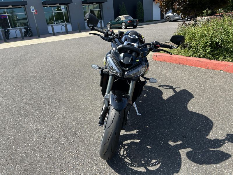 New 2025 Triumph STREET TRIPLE 765 RS 