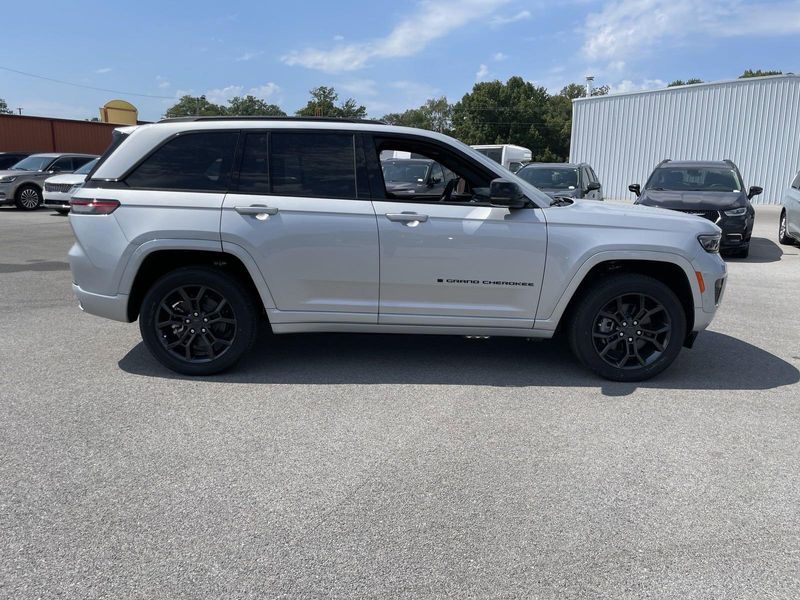 2024 Jeep Cherokee 4xe Anniversary Edition Sport photo 7