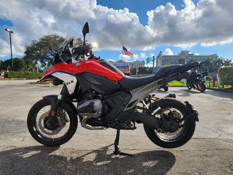 2026 BMW R 1300 GSImage 1