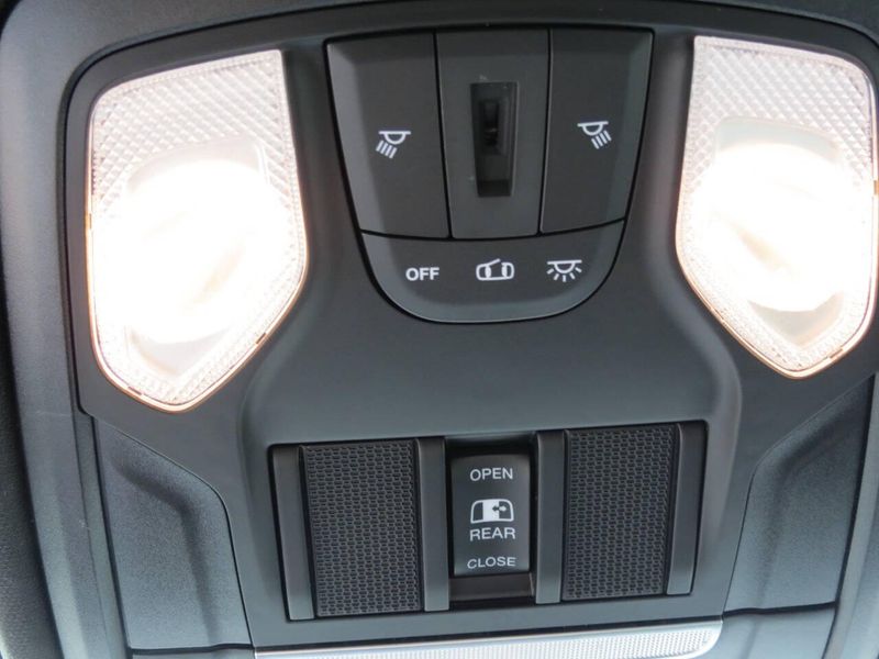 Used 2022 RAM 1500 Big Horn 4x4 4dr Crew Cab 6.4 ft. SB PickupImage 16