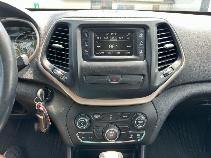 2017 Jeep Cherokee LatitudeImage 6