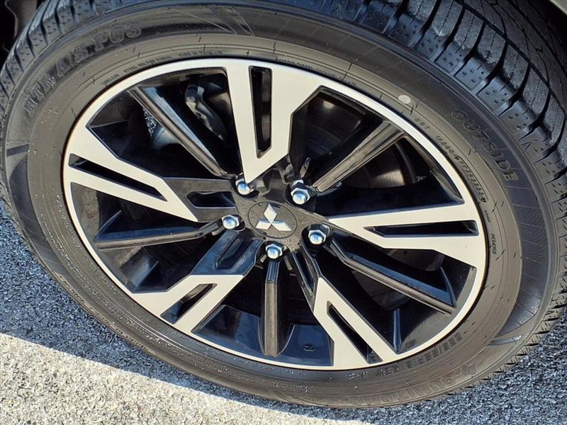 2024 Mitsubishi Eclipse Cross SE photo 13