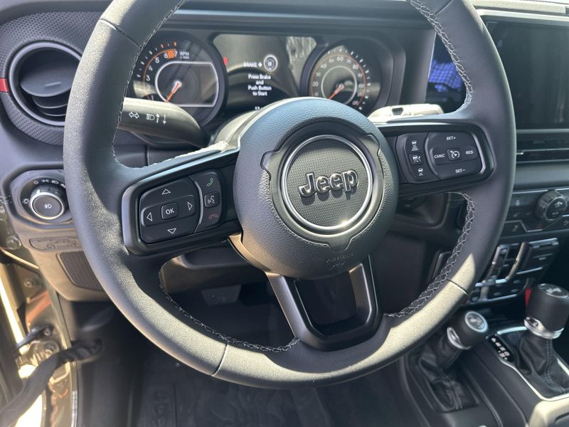 New 2025 Jeep Wrangler 4-door Rubicon XImage 22