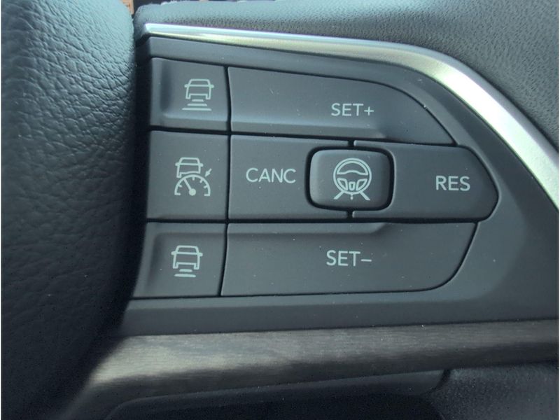 New 2027 Jeep Grand Cherokee L Laredo Altitude 4x2Image 23