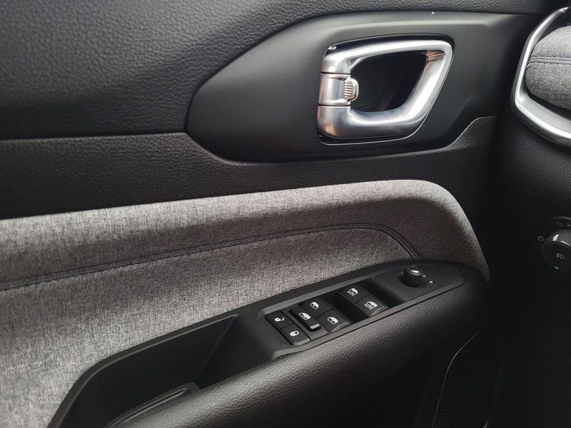 2025 Jeep Compass Latitude 4x4Image 21