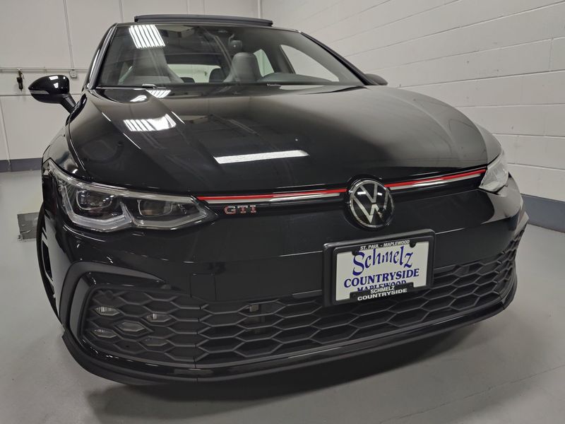 2024 Volkswagen Golf GTI SE w/Sunroof/Leather PkgImage 2