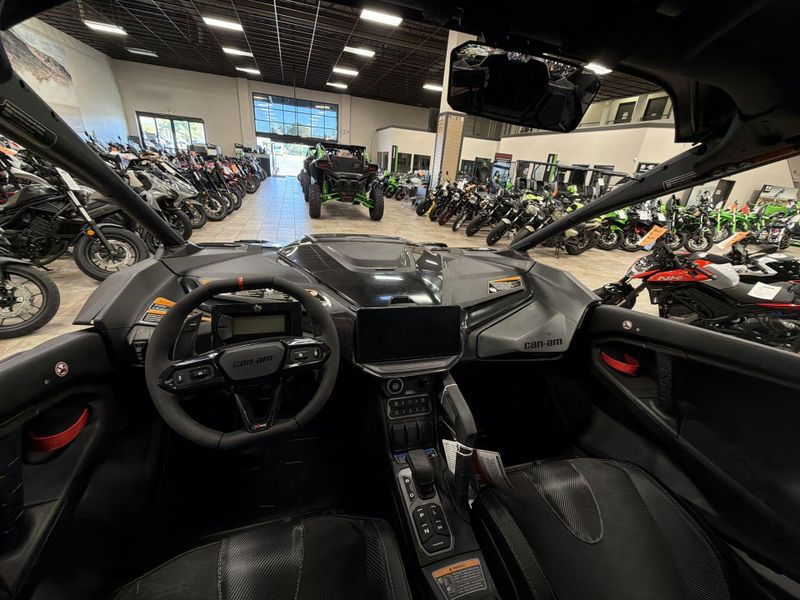New 2026 Can-Am MAVERICK R X RS WITH SMART-SHOX 999T DCT Image 23