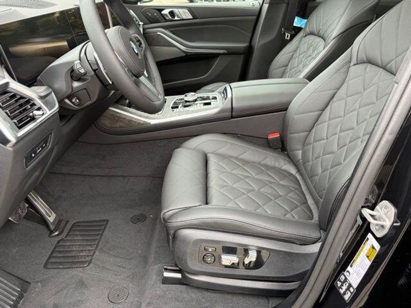 New 2026 BMW X7 xDrive40iImage 17
