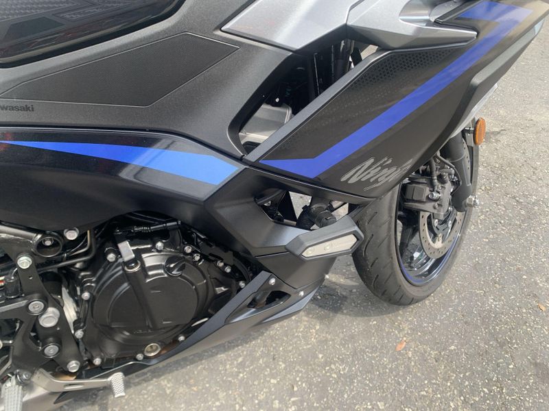 Used 2025 Kawasaki Ninja 500 SE ABS Image 27