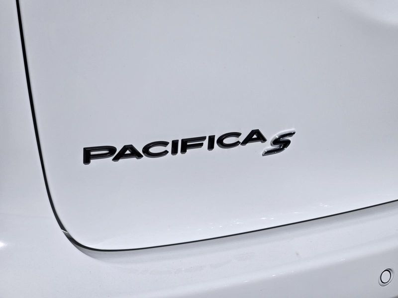 New 2026 Chrysler Pacifica Select