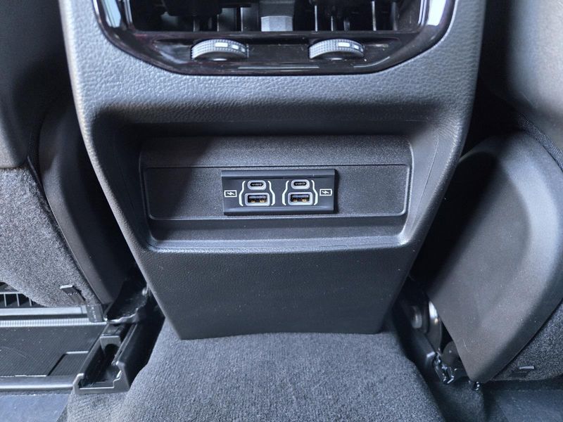 Used 2025 Jeep Grand Cherokee Laredo X 4x2