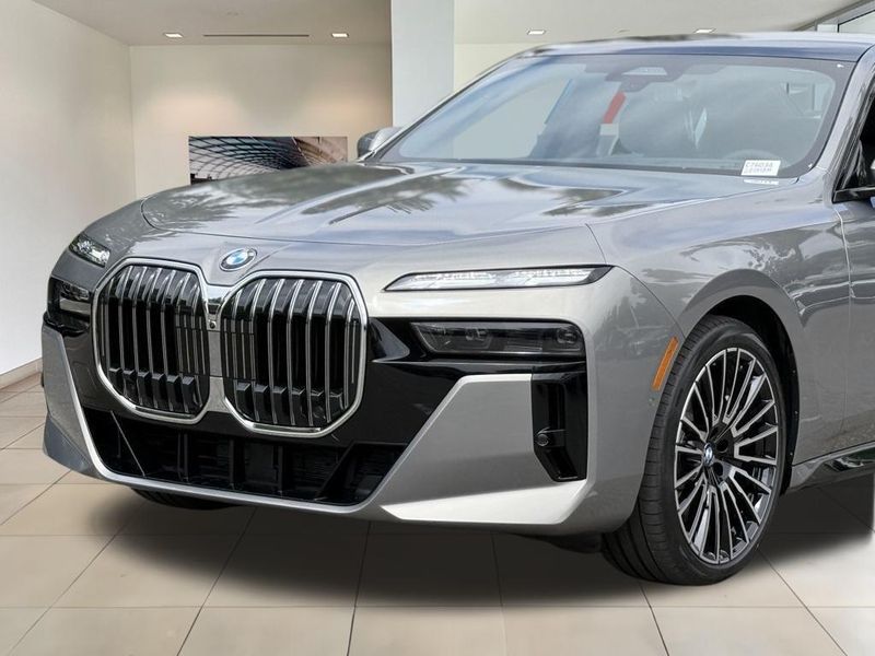 2025 BMW 7 Series 760i xDriveImage 9