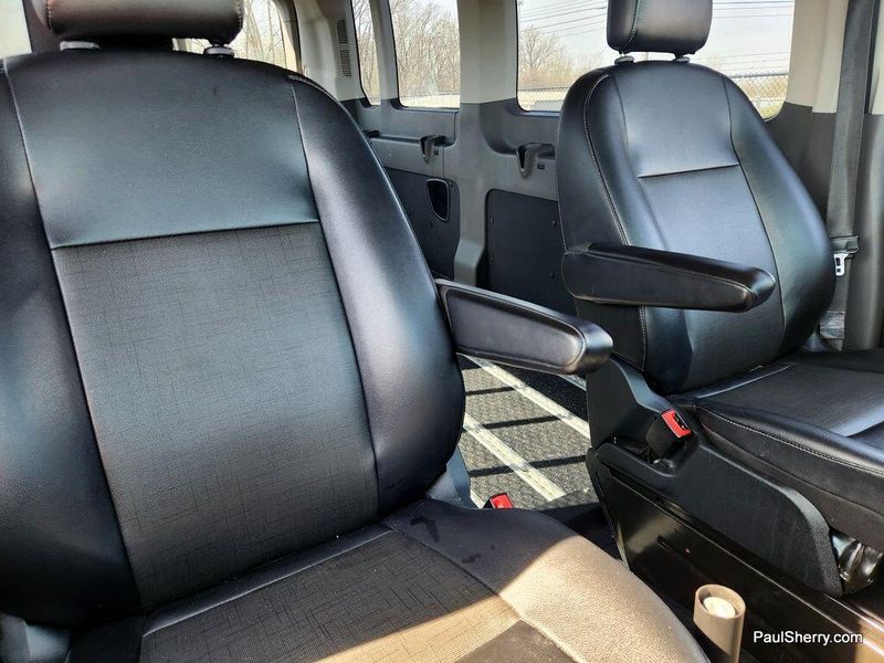 2022 Ford Transit Wagon XLImage 5