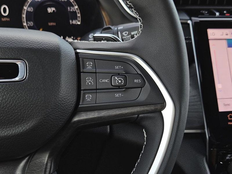2025 Jeep Grand Cherokee L Limited 4x4Image 13