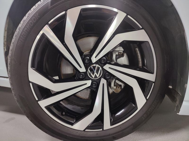 Used 2025 Volkswagen Jetta SEL w/Sunroof & NavImage 26