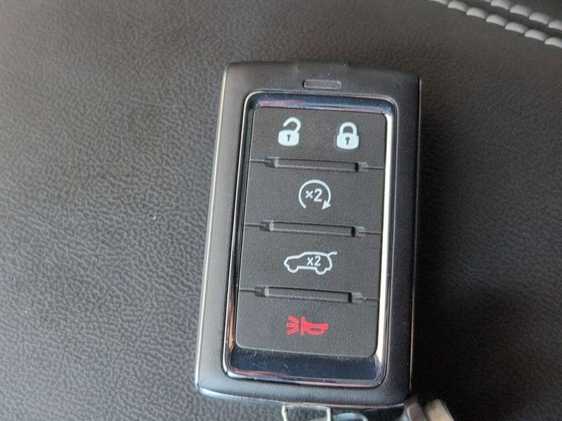 2024 Jeep Grand Cherokee L Altitude X 4x4Image 18