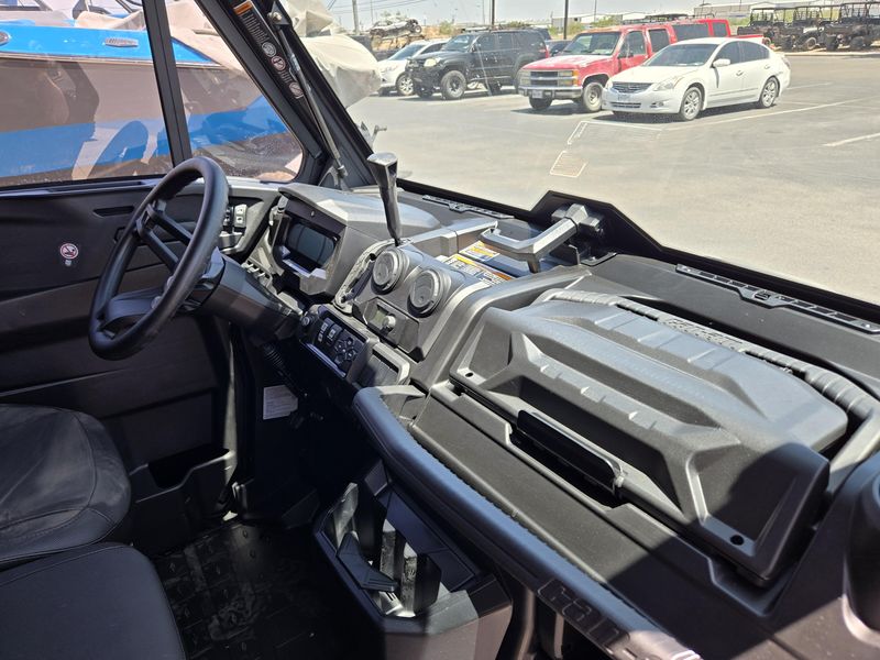 2025 Can-Am DEFENDER MAX LIMITED CAB HD10 FIERY RED Image 13