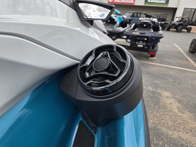 2025 SEADOO GTI SE 130 WITH SOUND SYSTEM IDF TEAL BLUE AND MANTA GREEN Image 12