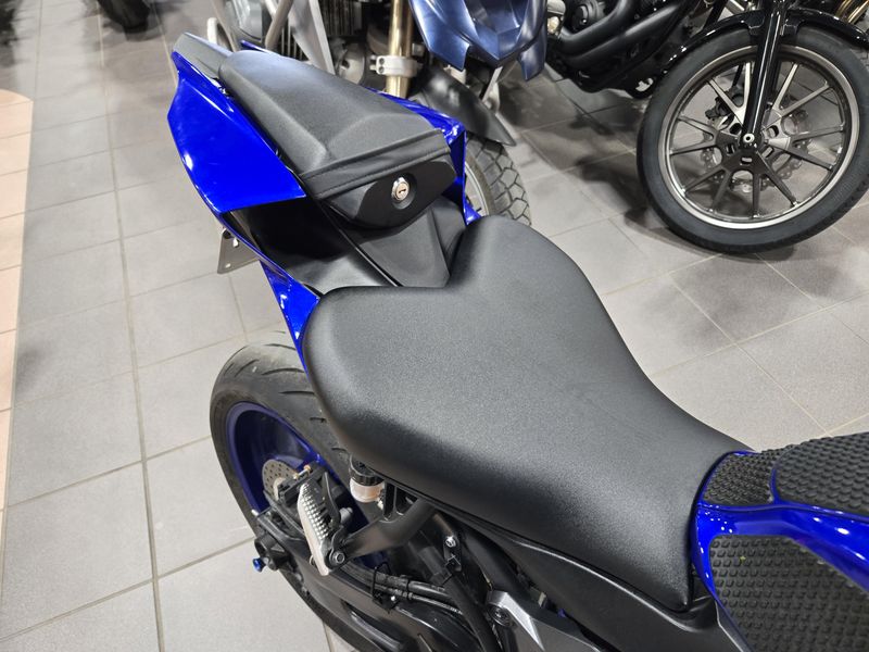 USED 2025 YAMAHA YZF R7 Image 9