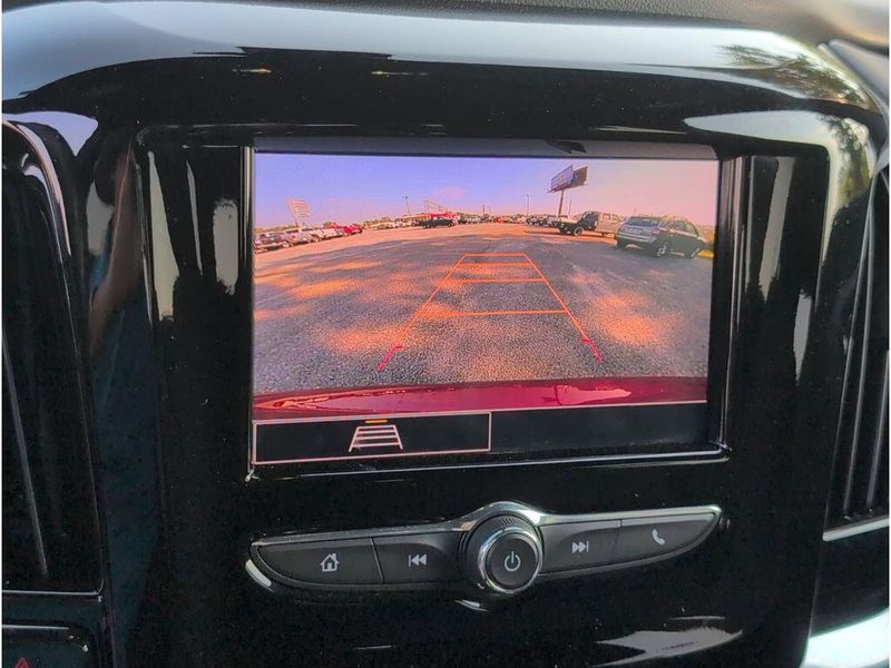 Used 2023 Chevrolet Traverse LT ClothImage 14