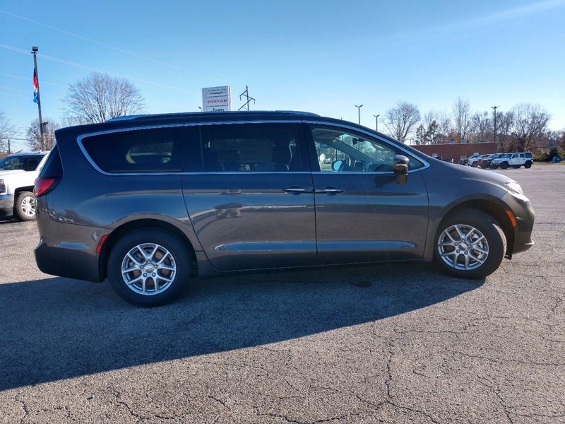 2021 CHRYSLER Pacifica Touring LImage 4