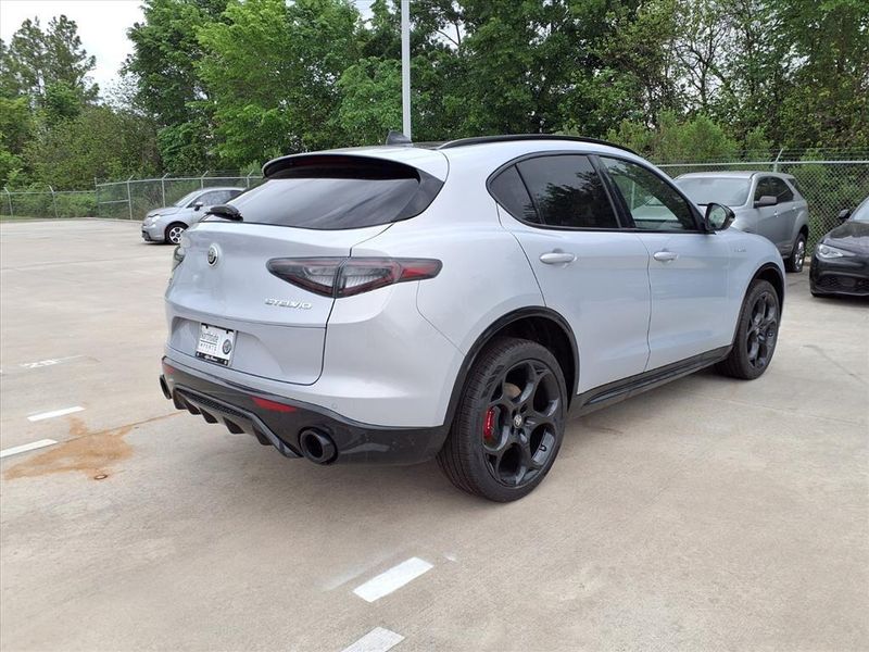 New 2026 Alfa Romeo Stelvio AwdImage 7