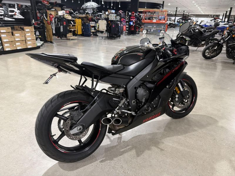Used 2015 Yamaha YZF-R6 Image 17