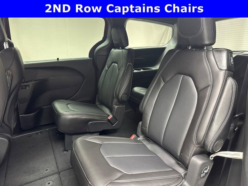 2025 Chrysler Pacifica Select AwdImage 17