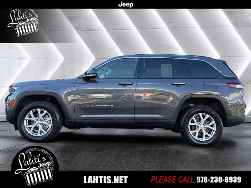 2022 Jeep Grand Cherokee Limited photo 2