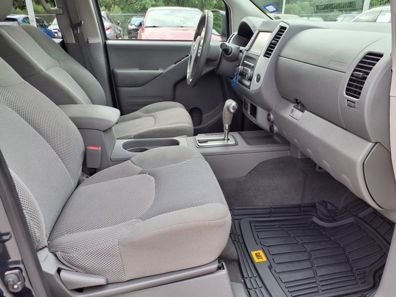 2019 Nissan Frontier SVImage 13