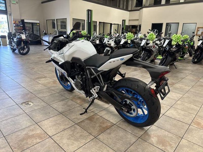 New 2027 Suzuki GSX-8R Image 15