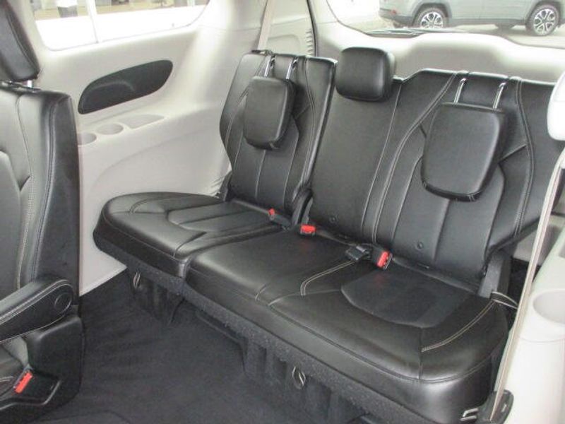 Used 2020 Chrysler Voyager LXIImage 23