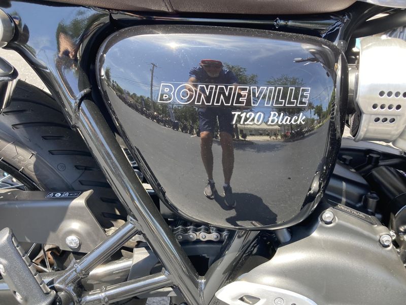 2025 Triumph BONNEVILLE T120 BLACK