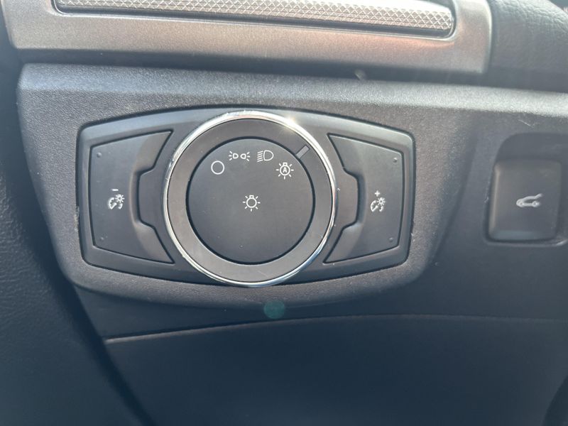 2018 Ford Fusion SEImage 10