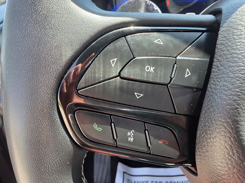 Used 2023 Chrysler Pacifica Touring LImage 24