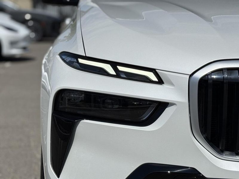 Used 2025 BMW X7 M60iImage 12