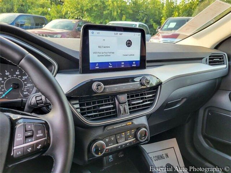2022 Ford Escape SE photo 18